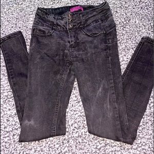 Black butt lifting skinny jeans!